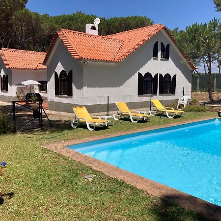 Moradia No Pinhal Com Piscina - Espaco E Privacidade Para As Suas Ferias! Sintra Exterior foto