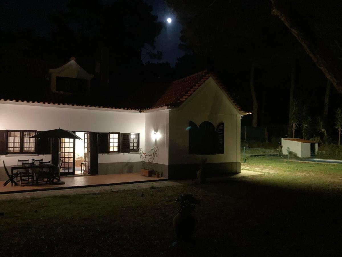 Moradia No Pinhal Com Piscina - Espaco E Privacidade Para As Suas Ferias! Sintra Exterior foto