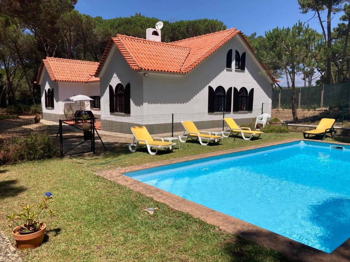 Moradia No Pinhal Com Piscina - Espaco E Privacidade Para As Suas Ferias! Sintra Exterior foto